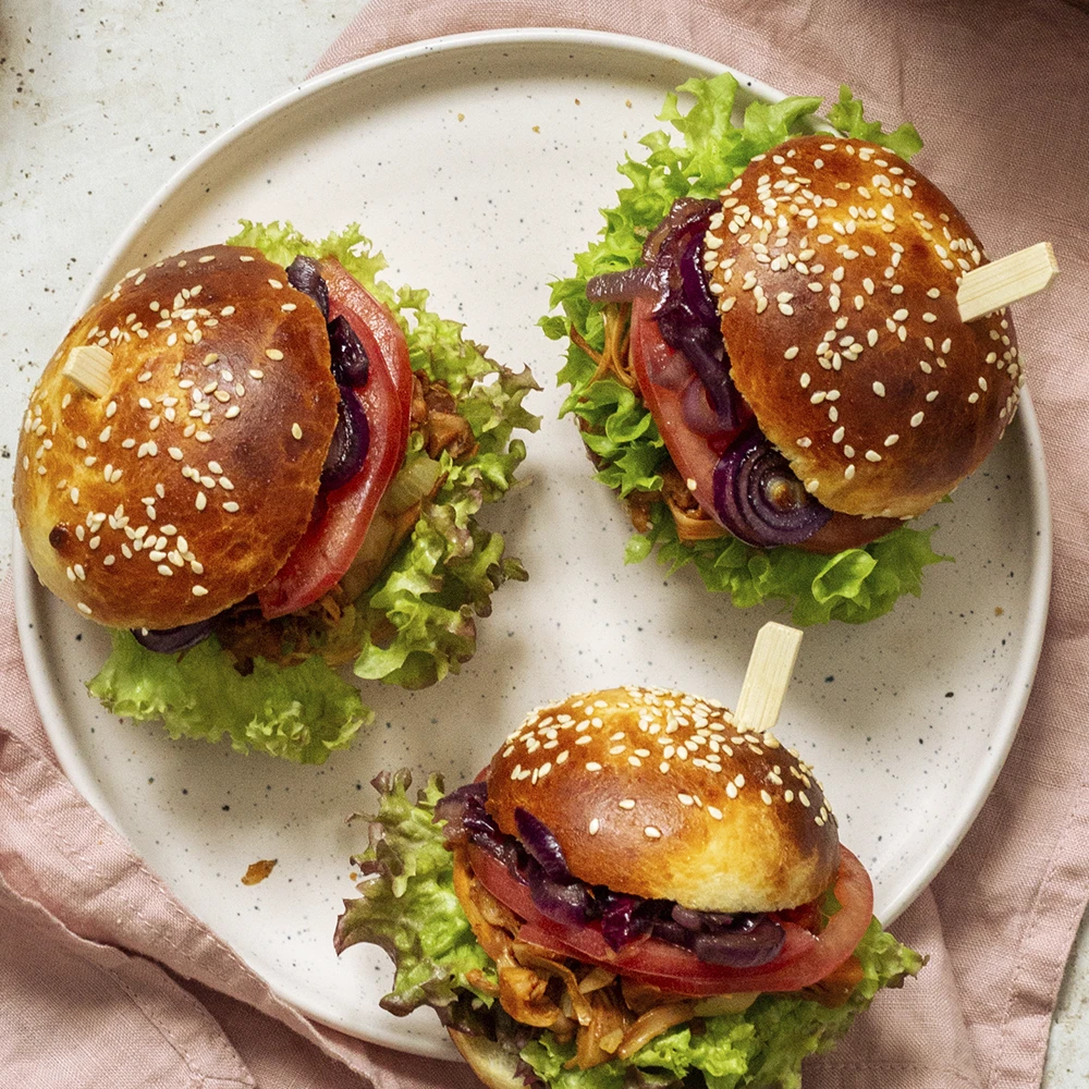 Mini burger oignons caramélisés et SrirachaMayo