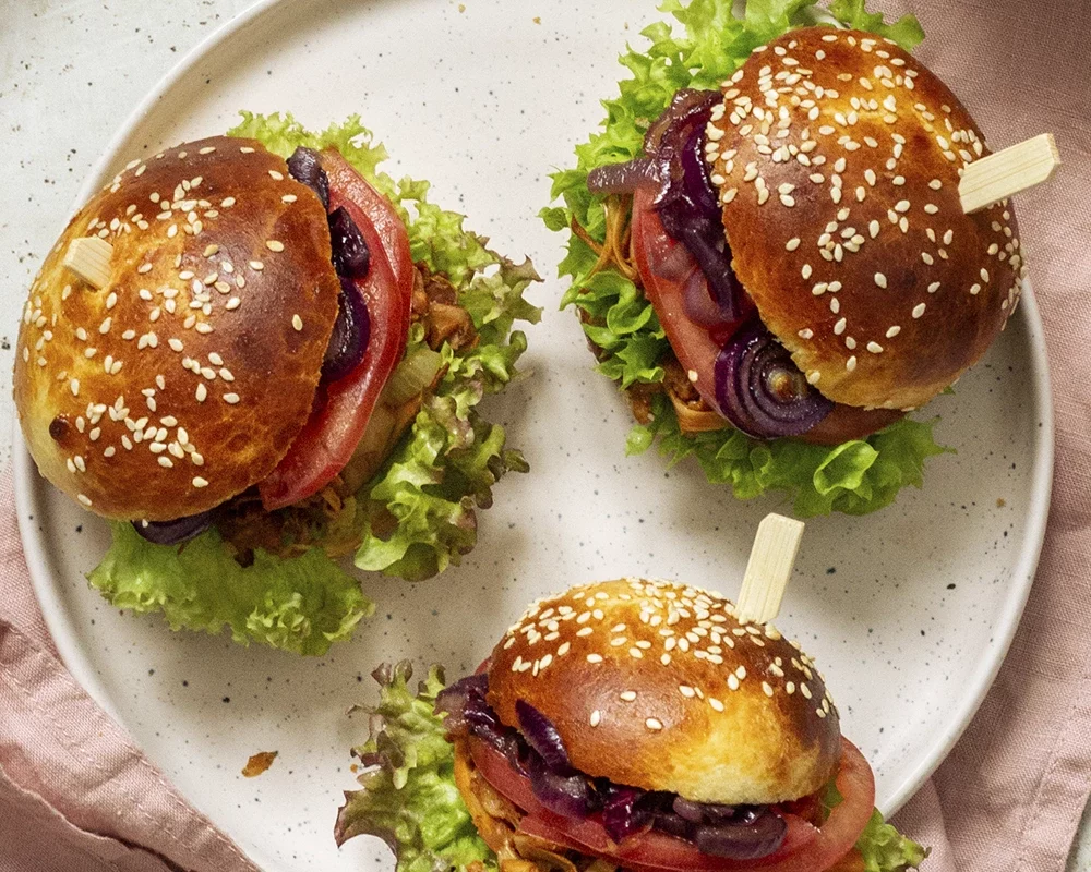 Mini burger oignons caramélisés et SrirachaMayo