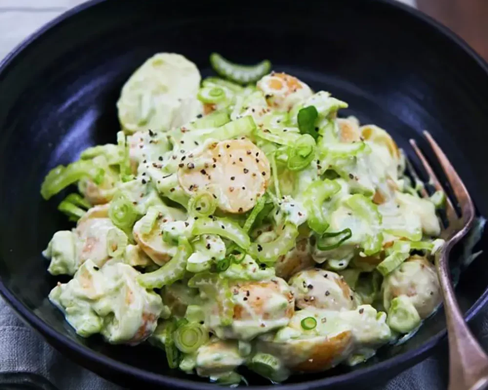 Salade de pommes de terre et d’avocat au wasabiSalade de pommes de terre et d’avocat au wasabiSalade de pommes de terre et d’avocat au wasabi